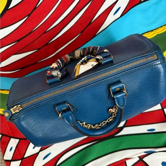Authentic Louis Vuitton Speedy 25 – Blue Épi Leather – Vintage Classic - Picture 9 of 17